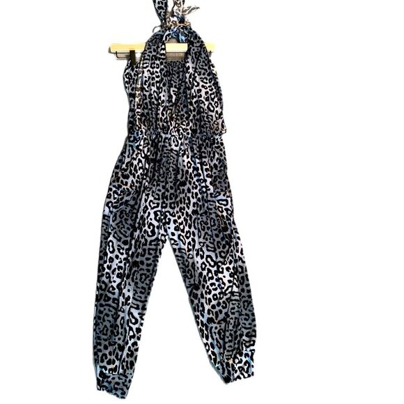Leopard Halter Jumpsuit XS Stretch Fabric Black white Super Cute No tags. - Picture 1 of 14